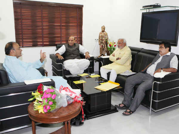 ગાંધીનગરમાં બેઠક શરૂ, 17મીએ મોદી જશે વારાણસી