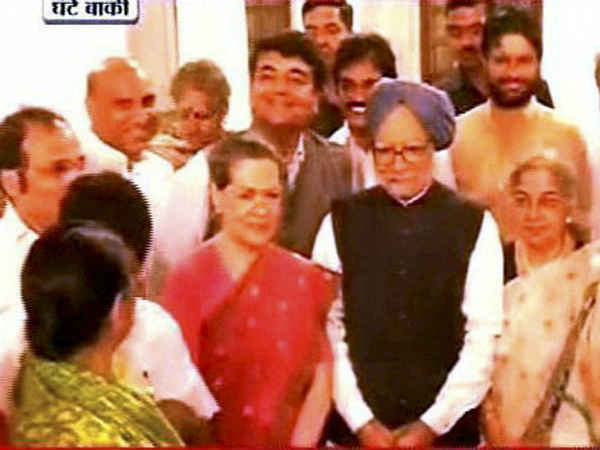 સોનિયાએ આપી મનમોહનને ફેરવેલ પાર્ટી