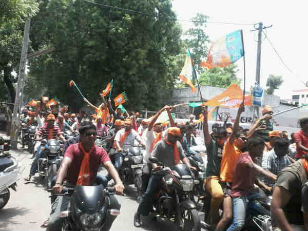 દેશભરમાં જીતની ઉજવણી