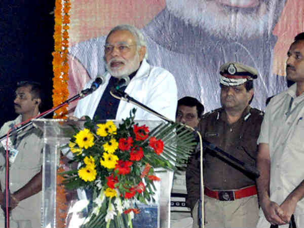 દેશની જનતાએ ત્રણ સદી ફટકારી