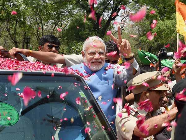 નેતા ટાઇપ કપડાંને ટાટા
