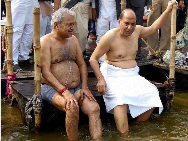 કુંભ મેળામાં રાજનાથ સિંહ