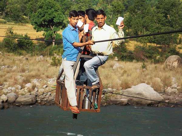 ઉત્તરાખંડમાં મતદાનના દિવસની તસવીર