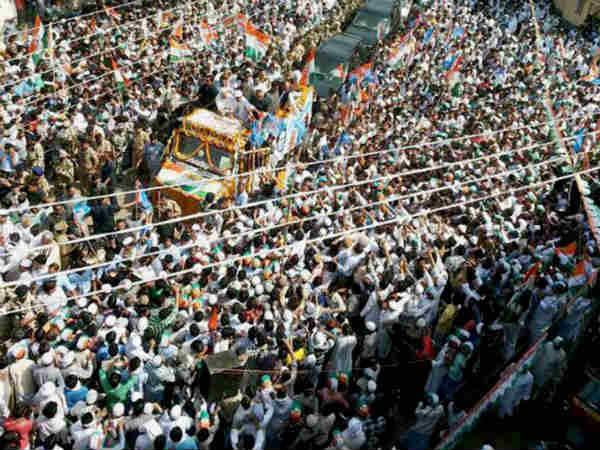 વારાણસીમાં રાહુલ ગાંધીનો રોડ શો