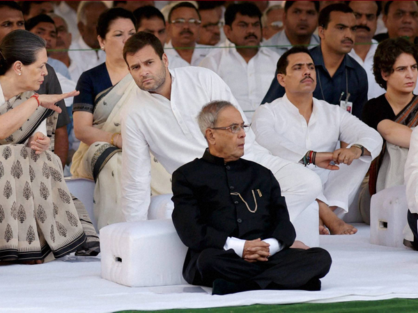 રાજીવ ગાંધીને શ્રદ્ધાંજલિ