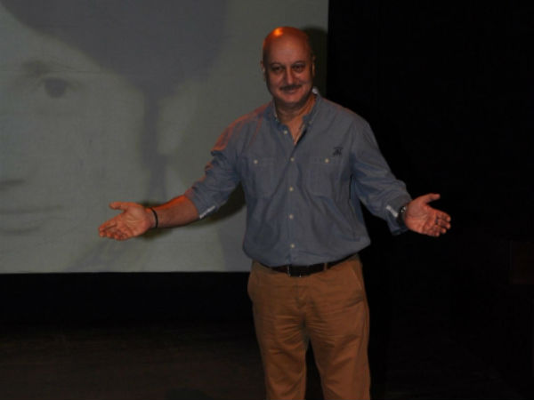 અનુપમ એકલ અભિનય મંચન