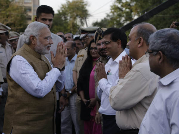 અધિકારીઓ-કર્મચારીઓની મુલાકાત