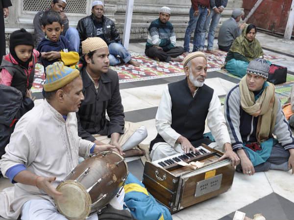 નિઝામુદ્દીન આવો અને કવ્વાલીમાં ખોવાઇ જાઓ