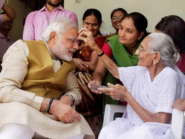 શરીફના માતા બન્યા ભાવુક