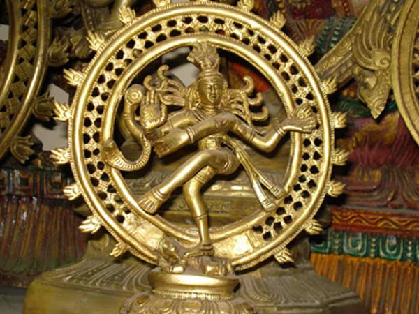 નટરાજનો જે પગ ઉઠેલો છે તે મોક્ષ દર્શાવે છે