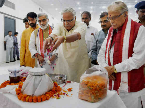કેદારનાથ પીડિતોને શ્રદ્ધાંજલિ