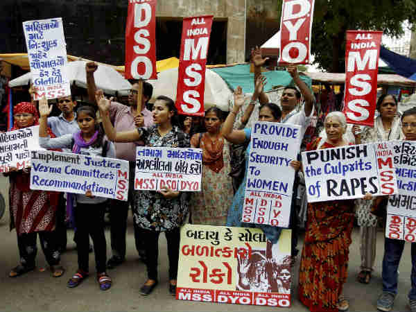 અમદાવાદમાં બળાત્કાર વિરુદ્ધ દેખાવ