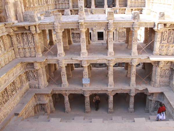 વિશ્વક્ષેત્રે પ્રસિદ્ધ
