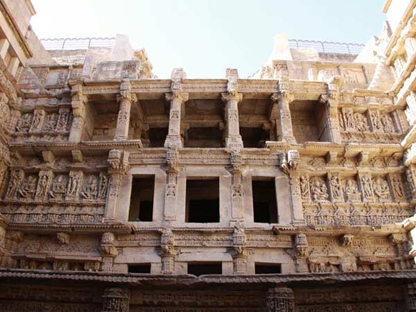 સુંદર આલેખન અને કલાકૃતિ