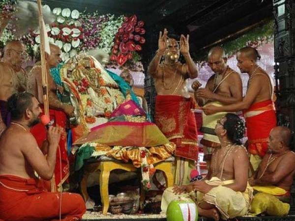 મંદિરમાં પૂજા