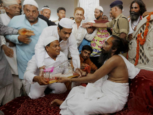 મુસ્લિમ આગવાનોની મહંત સાથે મુલાકાત