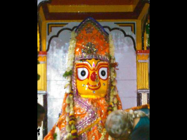 ભગવાનના દર્શન માટે ઉમટે છે લોકોની ભીડ