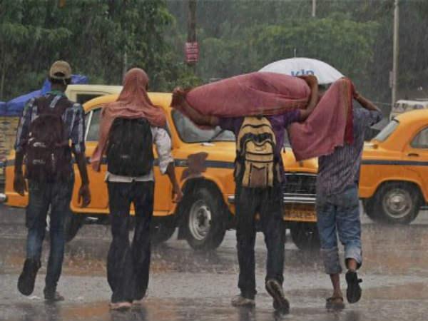 વરસાદમાં ફરવું