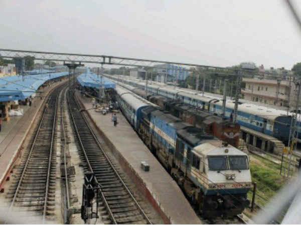 45 કલાક ટ્રેનમાં