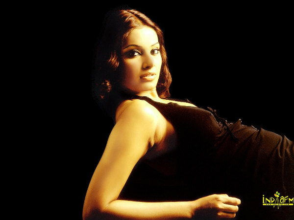 જુઓ Cool બિપાશા બાસુની Hot તસવીરો