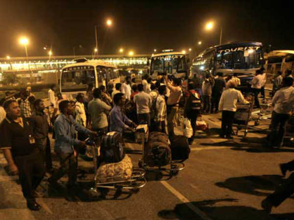 આકાશમાં ફટાકડાની જેમ ફૂટતા બોમ્બ