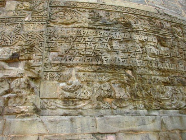 ધમેખ સ્તૂપમાં નકશી કામ