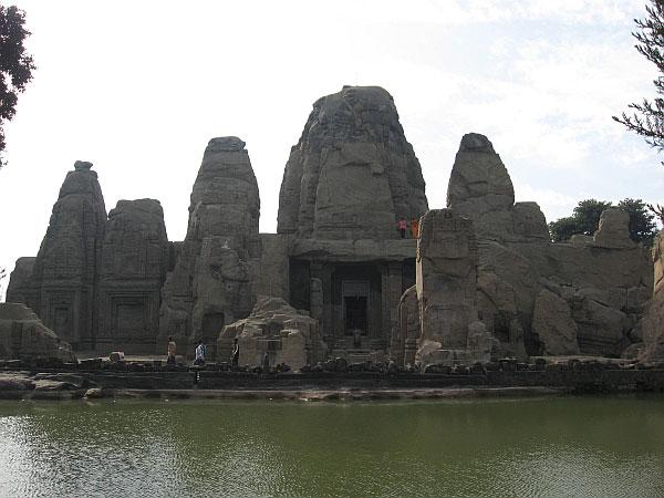 મસરૂર મંદિર