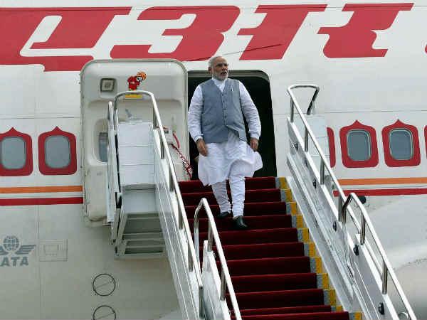 ઓફ વ્હાઇટ કુર્તો-પાયજામો
