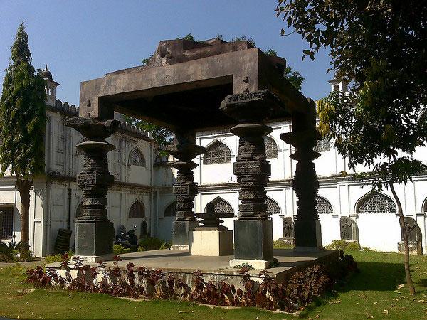 ઇતિહાસ પાસે કંઇક શીખવા જેવું
