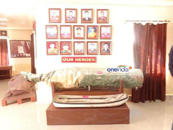 પાકિસ્તાની બોમ્બનું કવર