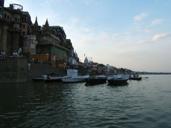 દરભંગા ઘાટ- એક તટનું દ્રશ્ય