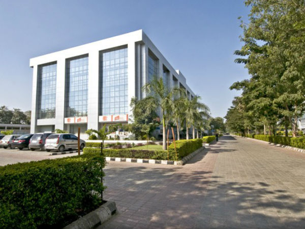 મુંબઇમાં સત્યાગ્રહી તરીકે સક્રિય ભાગ લીધો