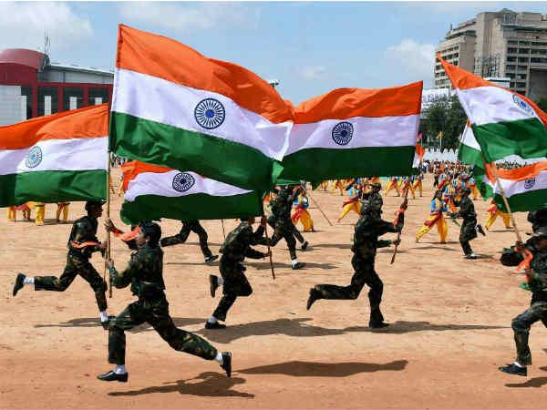 ઝંડા ઉંચા રહે હમારા