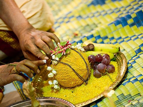 આપણે નવરાત્રિ કેમ ઉજવીએ છીએ