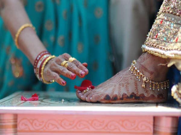 ચરણ સ્પર્શ કરવાનું વૈજ્ઞાનિક મહત્વ