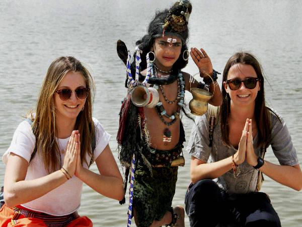 કમંડળ- શરીરમાંથી બધી બુરાઇઓને દૂર કરવી