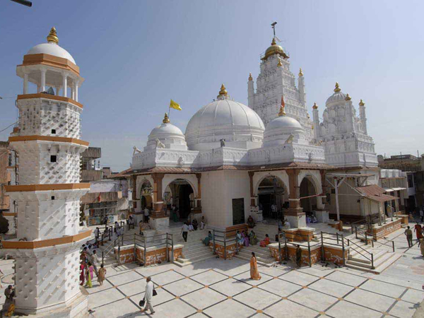 મંદિરનું પ્રાંગણ