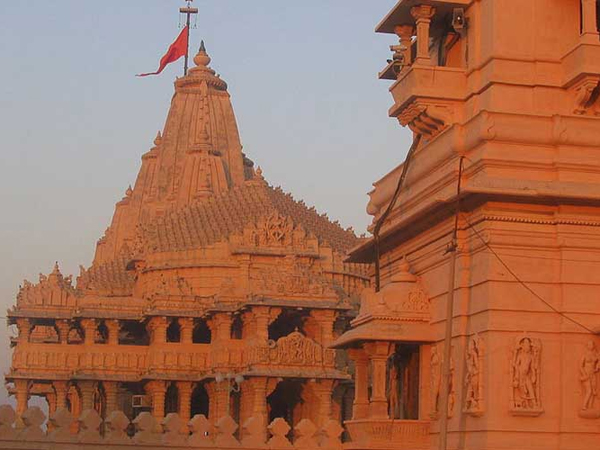 મંદિર પર ઘણી વખત હુમલા થયા
