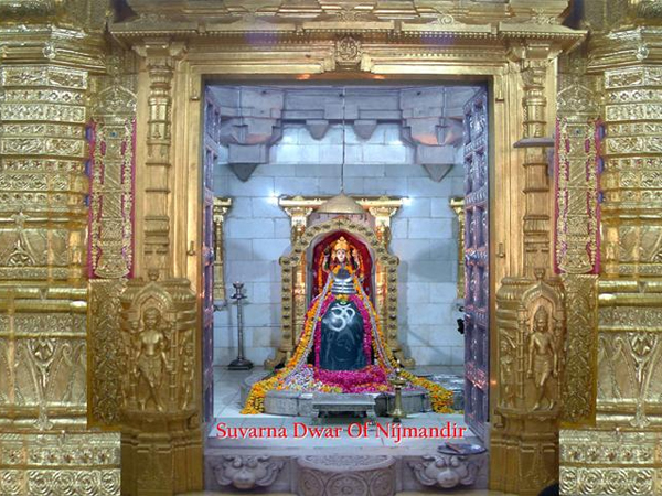 અહલ્યાબાઇના કહેવાથી મંદિરનું નવનિર્માણ