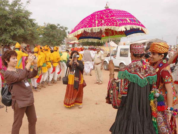 દેશ-વિદેશના પ્રવાસીઓ