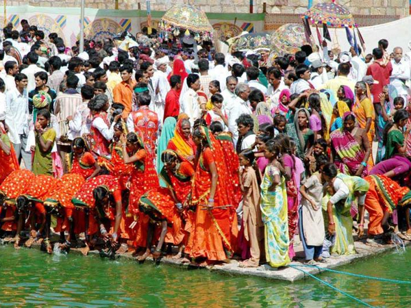 ટેંટ અને ઘરોની સુવિધા