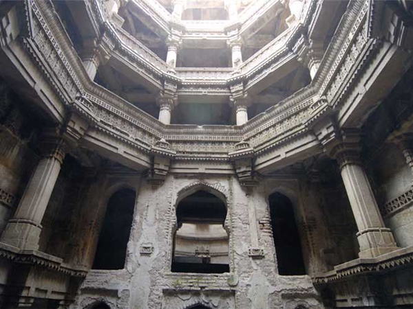 અમદાવાદનું એક ઐતિહાસિક નજરાણું અડાલજની વાવ