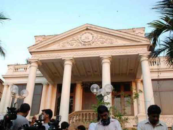Pictures Of Shahrukh Khan Residence Mannat