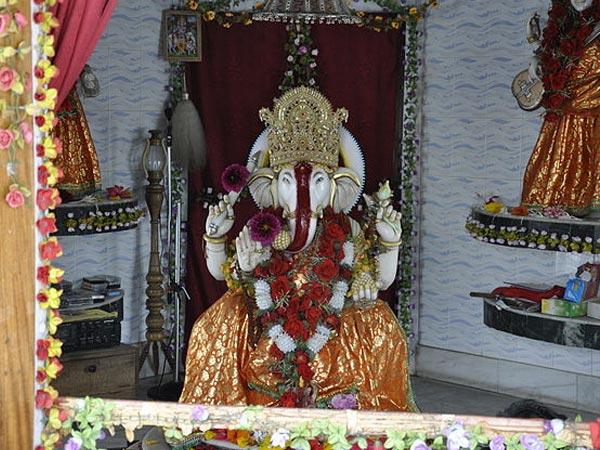 ગણેશ ઉદ્યાનમાં ગણેશની પ્રતિમા