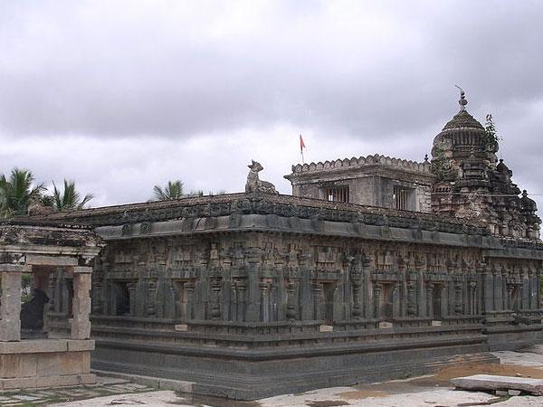 કુરુદુમાલે મંદિર