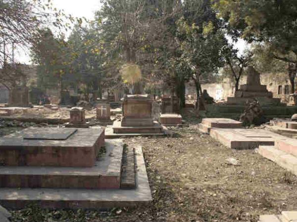 દિવસના અજવાળામાં પણ દેખાઇ છે ભયાનક