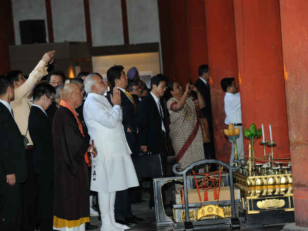 જાપાનના તોજી મંદિરમાં મોદીએ કર્યા દર્શન