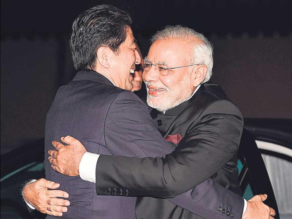 આ બંને મિત્રો ગળે મળ્યા