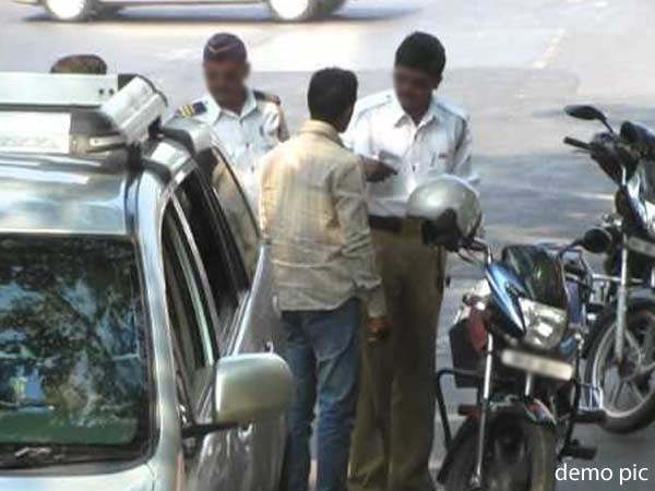 ટ્રાફિક પોલીસ દ્વારા છેતરપિંડી