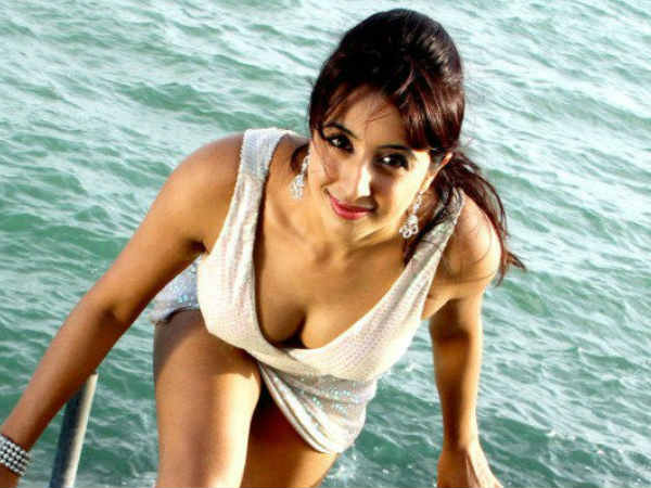 બીચ પર હસીનાઓ જોવા નીચેની લિંક ક્લિક કરો